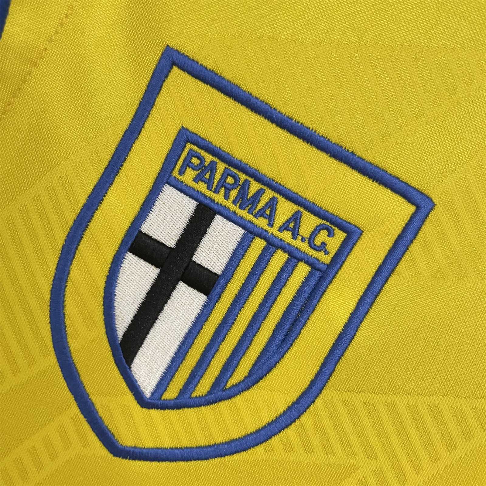 Parma 93-95 Away Retro Shirt crest