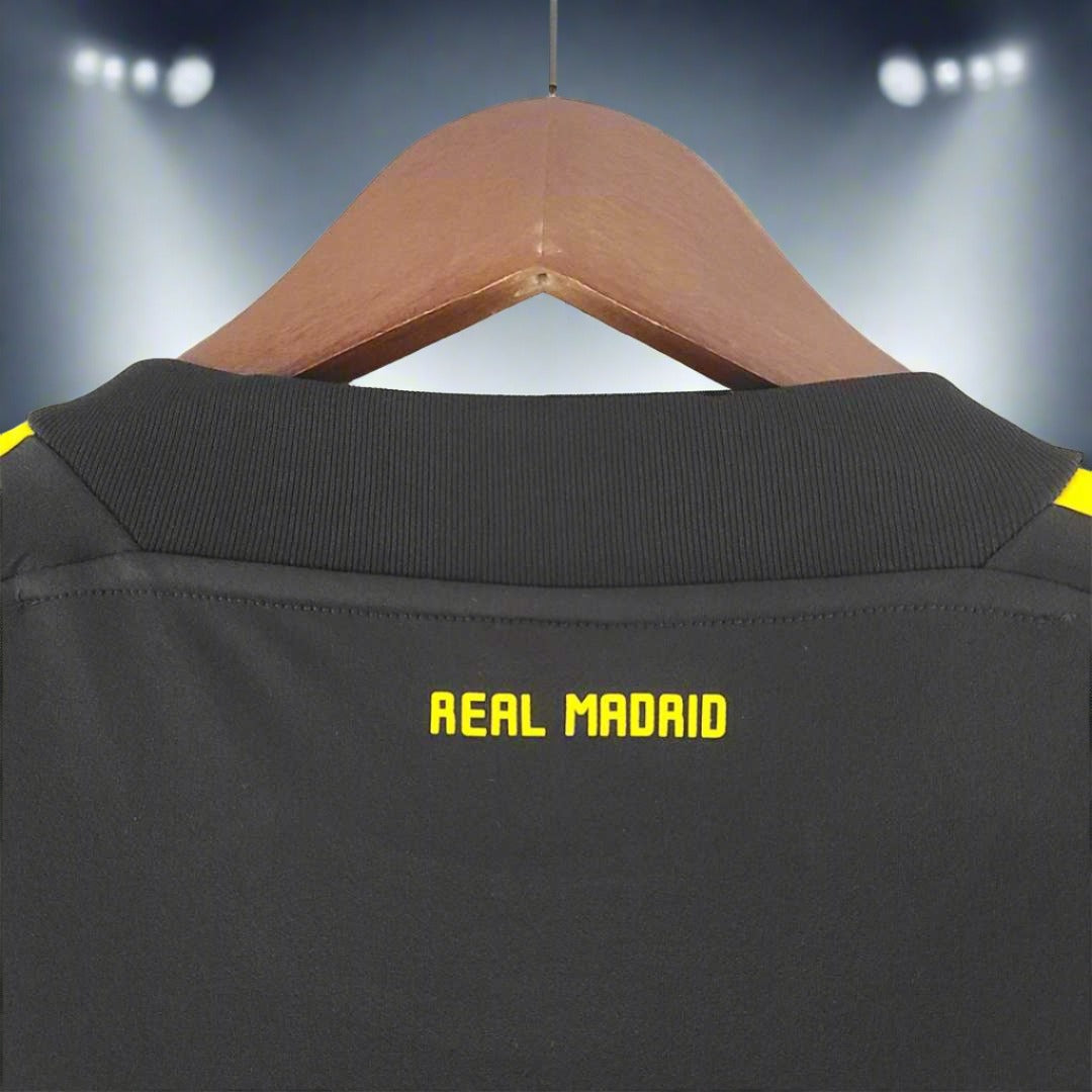 Real Madrid 05-06 Goalkeeper Retro Shirt Black collar