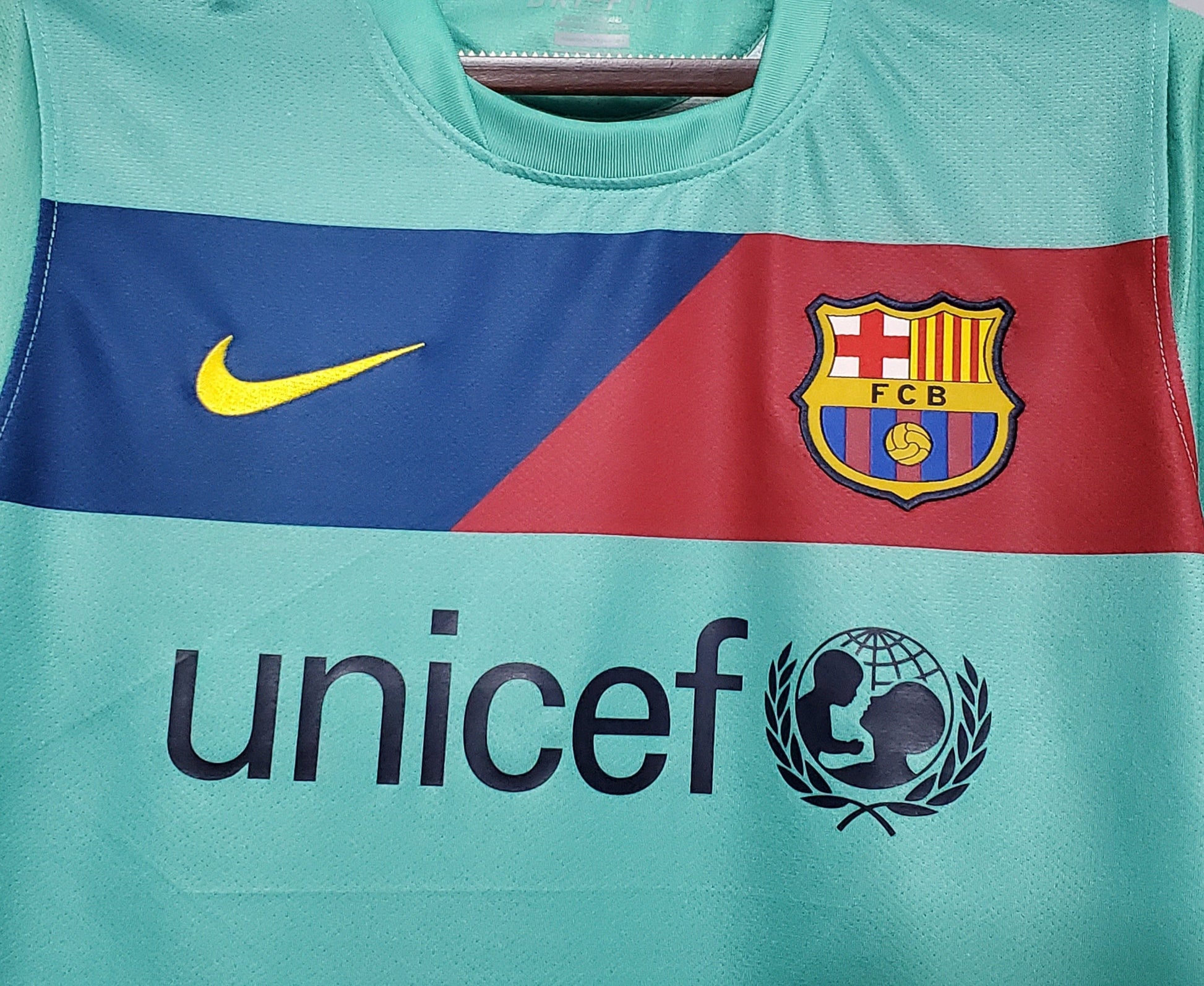 Barcelona 10-11 Away Retro Shirt front