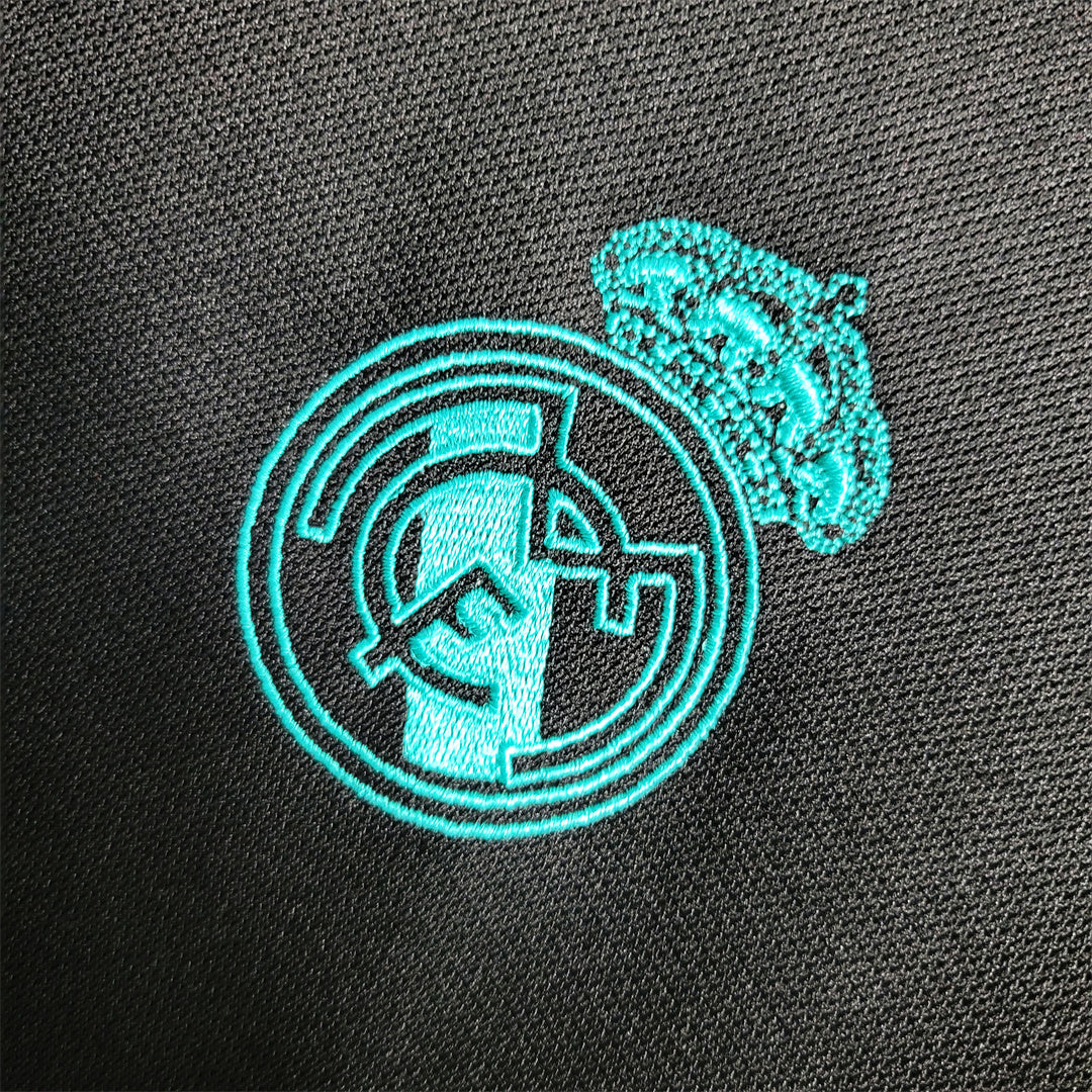 Real Madrid 17-18 Away Retro Shirt badge