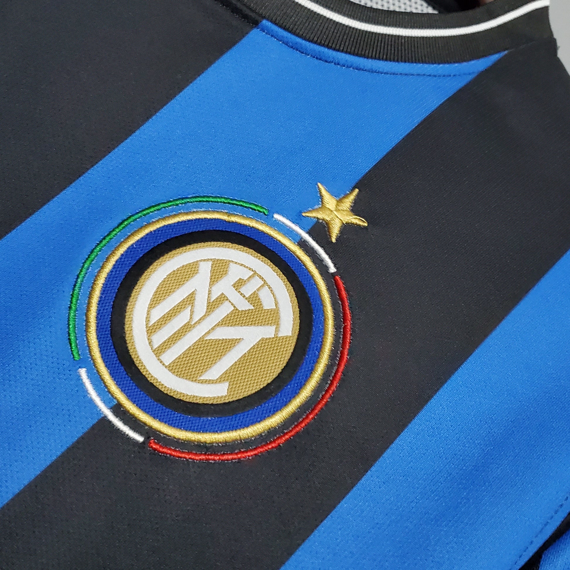 Inter Milan 09-10 Home Retro Shirt crest