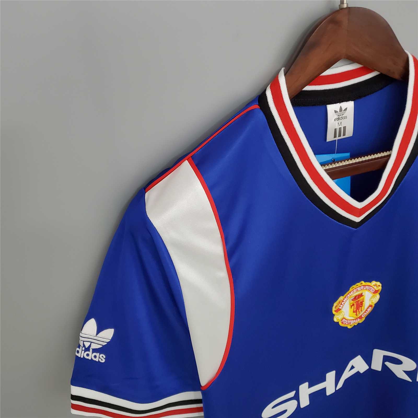 MNU 84-86 3rd Shirt side