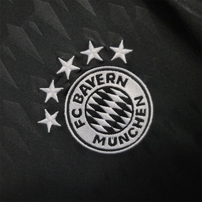 Bayern Munich 23-24 Goalkeeper Shirt crest