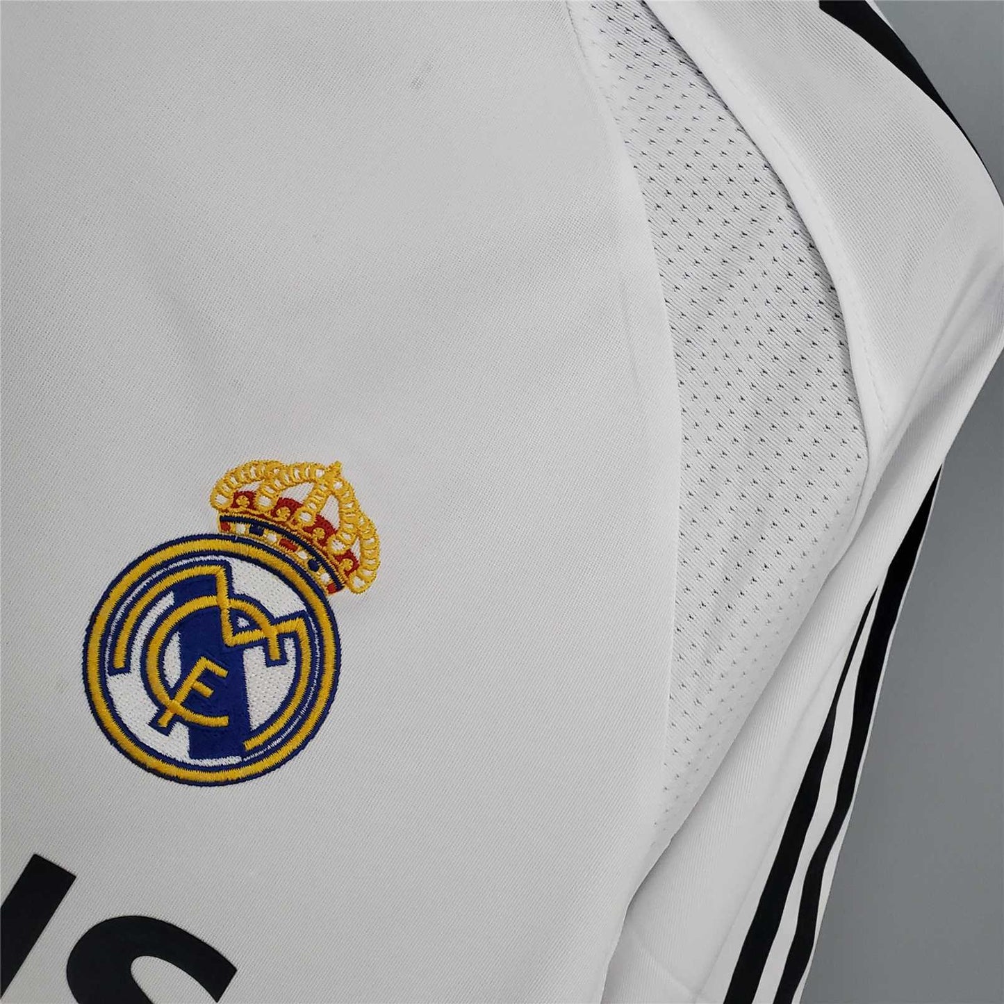 Real Madrid 05-06 Home Retro Shirt badge