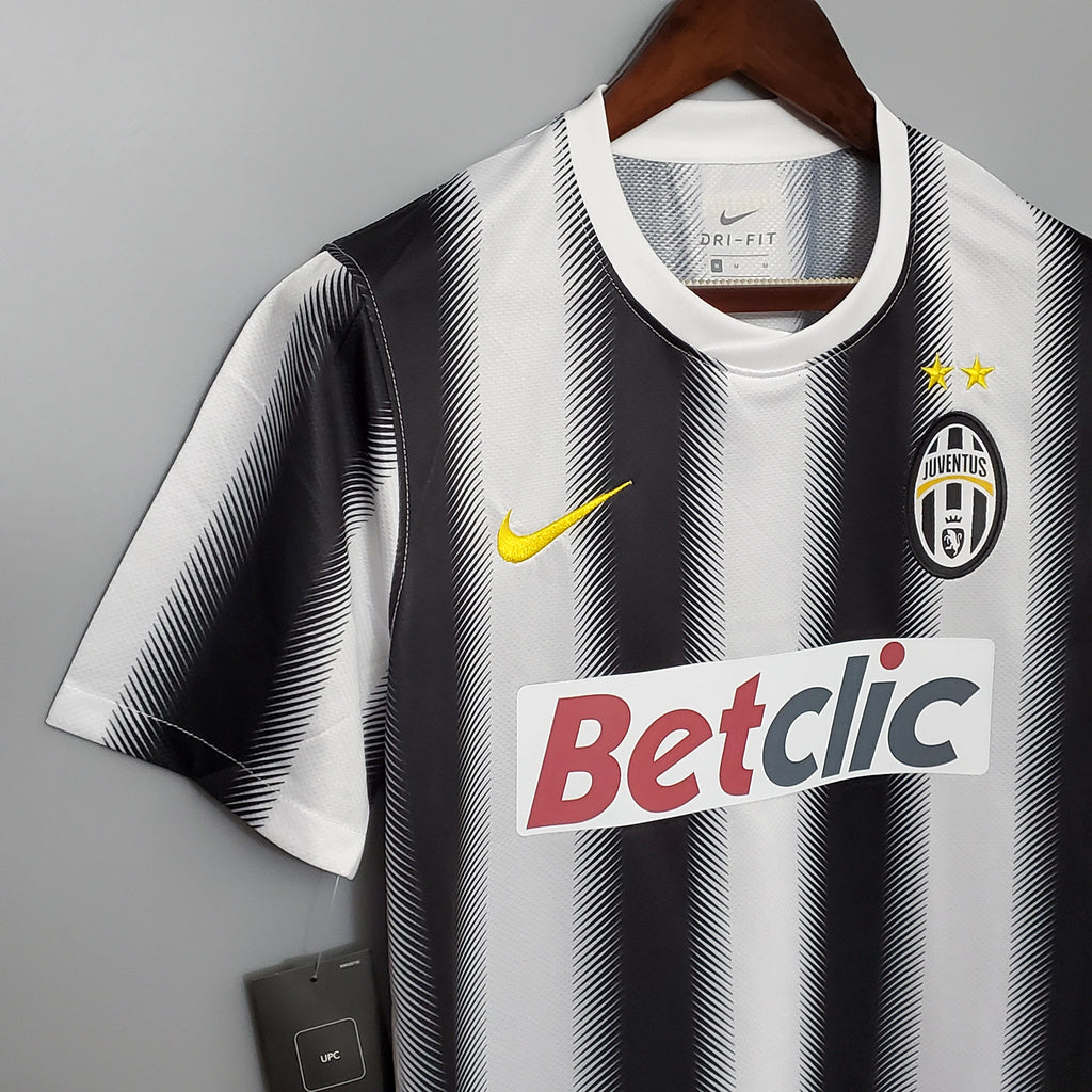 Juventus 11-12 Home Retro Shirt shoulder