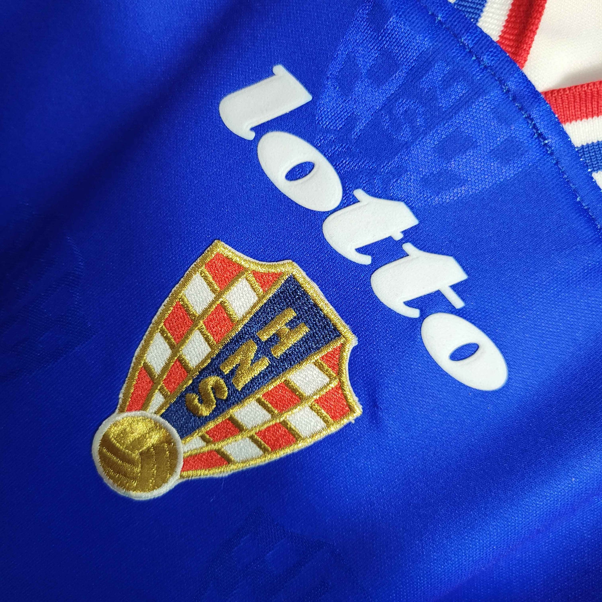 Croatia 98-00 Away Retro Shirt crest