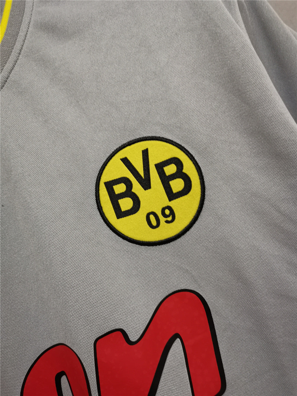 Borussia Dortmund 00-01 Away Retro Shirt crest