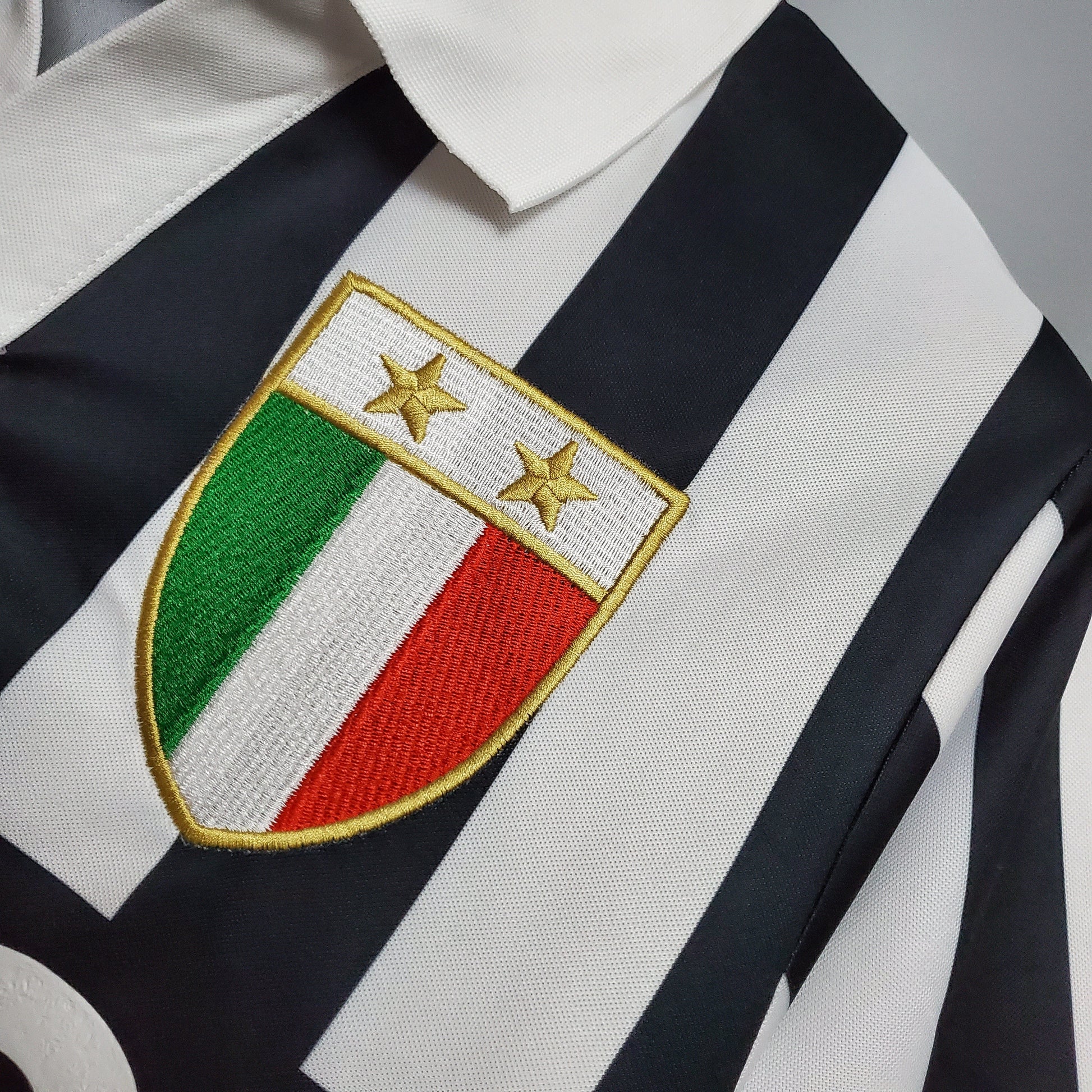 Juventus 81-89 Home Retro Shirt crest