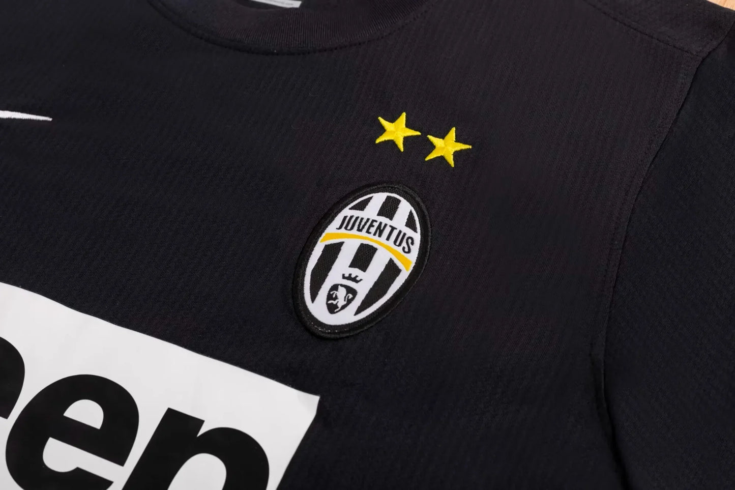 Juventus 12-13 Away Retro Shirt crest