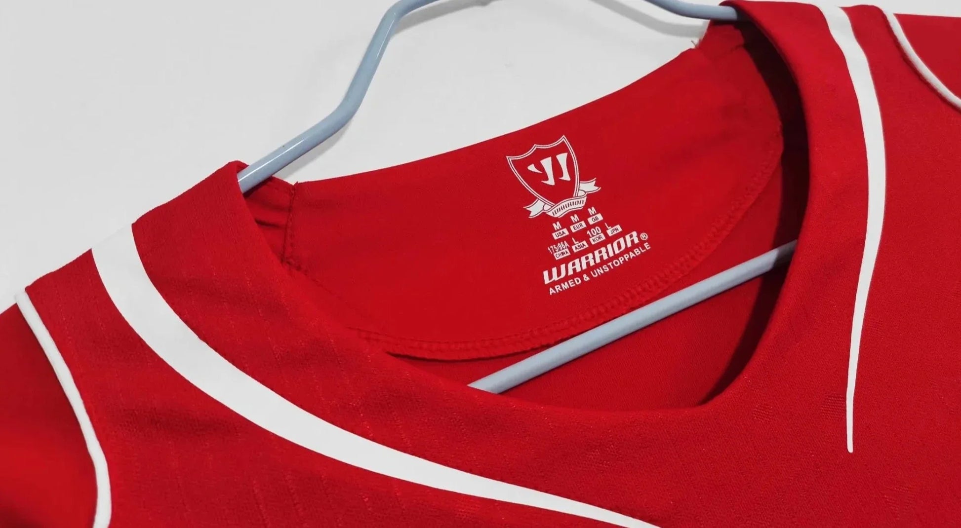 Liverpool 14-15 Home Shirt collar