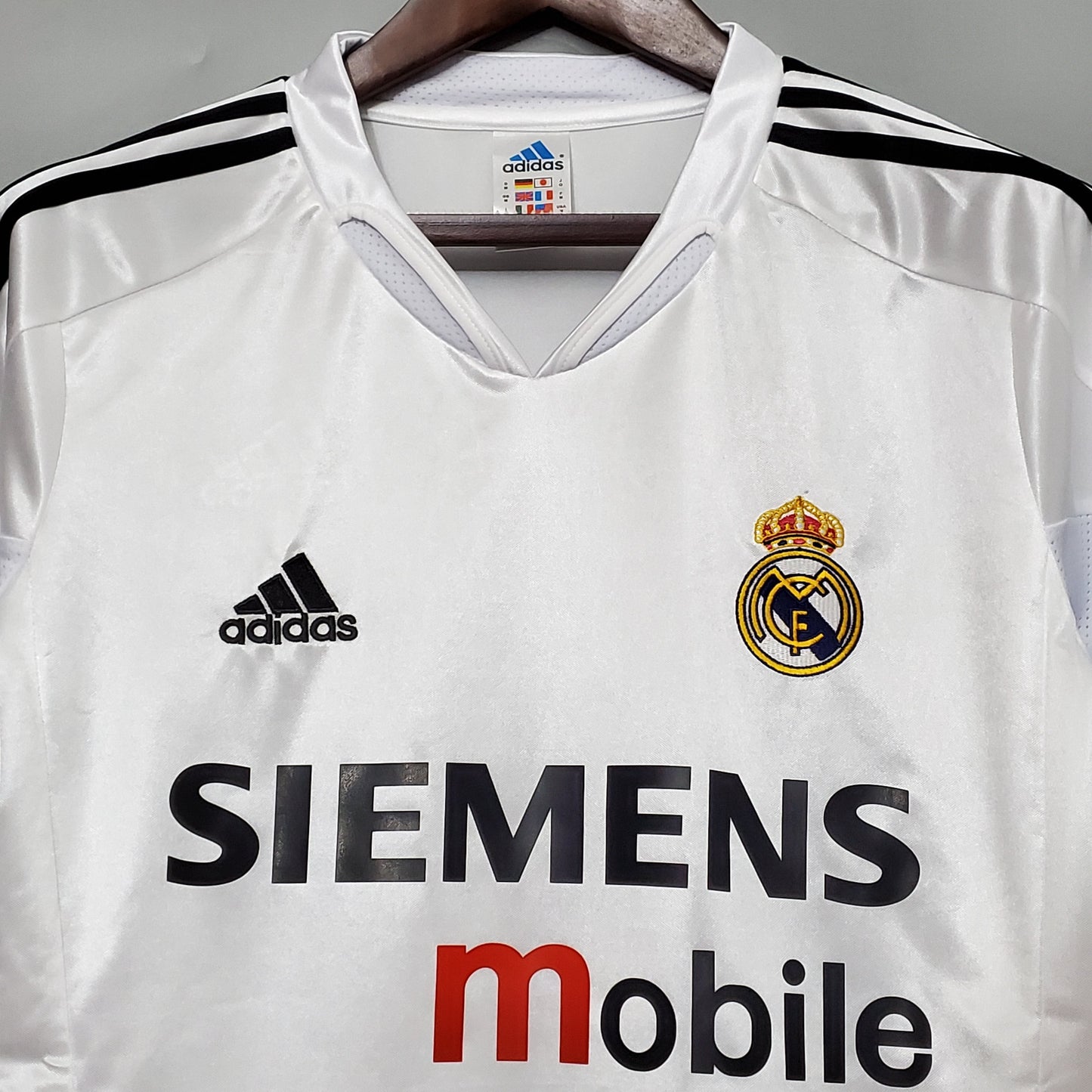 Real Madrid 04-05 Home Retro Shirt sponsor