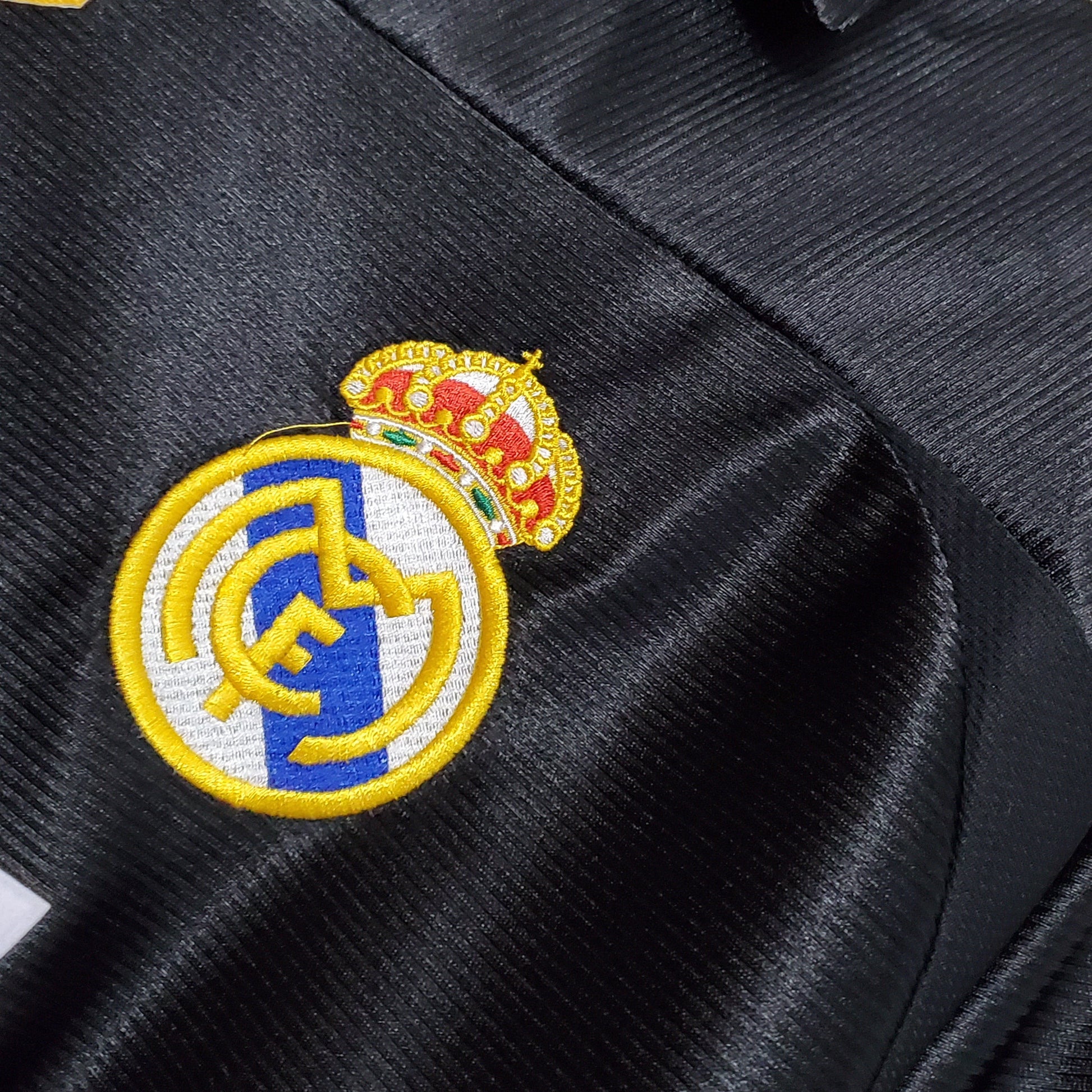 Real Madrid 99-01 Away Retro Shirt badge