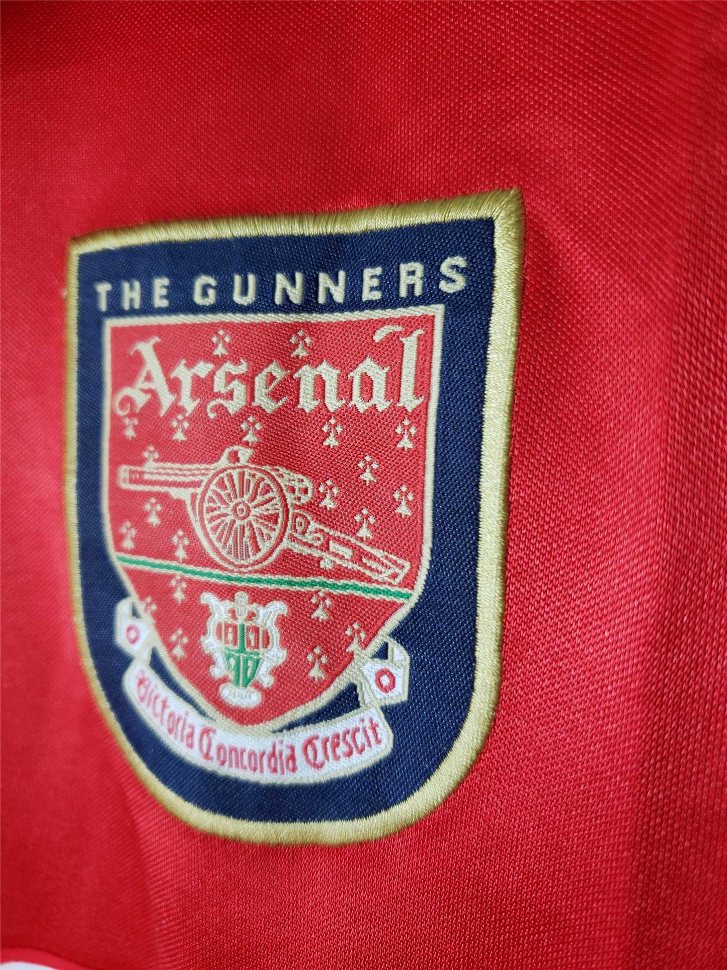 Arsenal 98-00 Home Retro Shirt crest