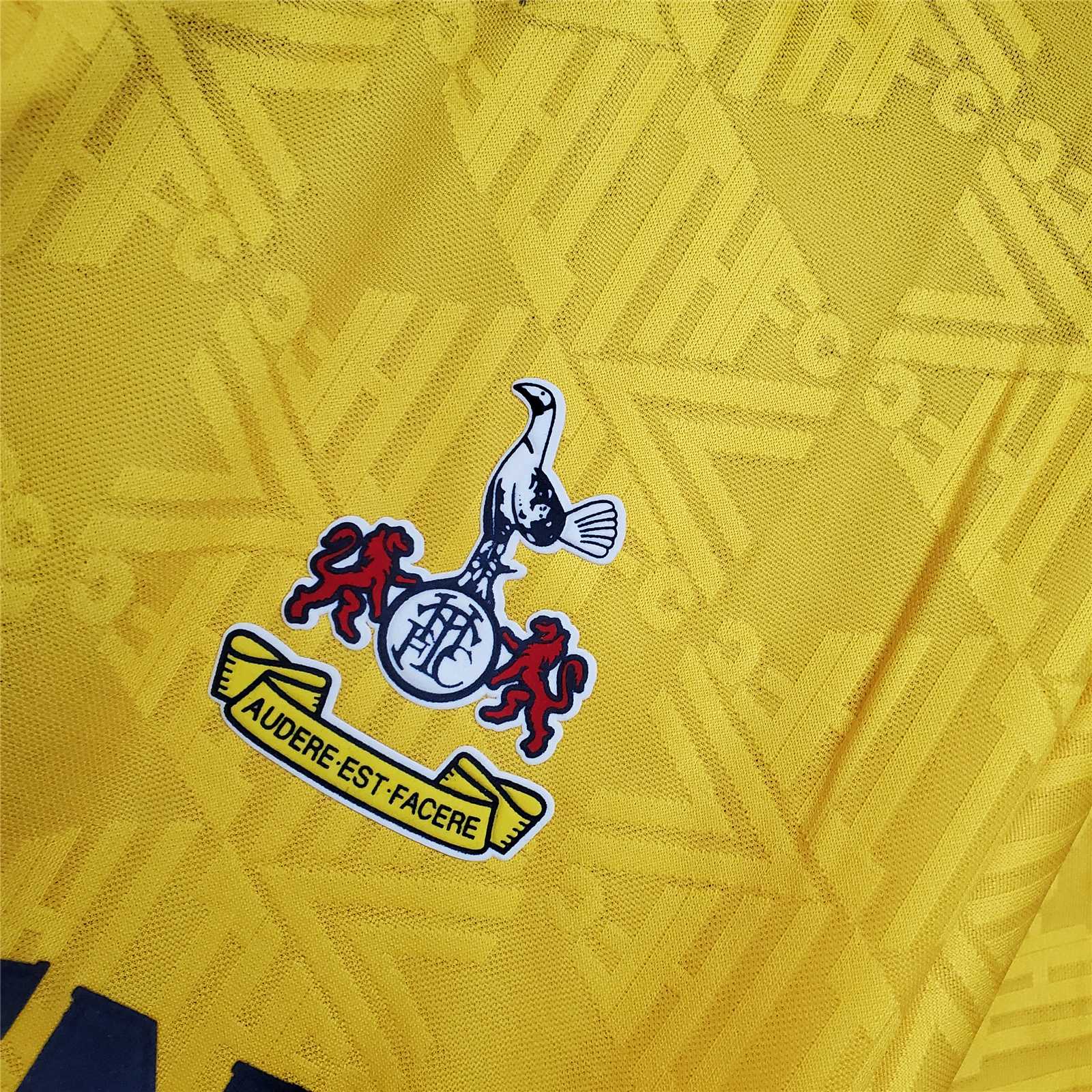 Tottenham Hotspur 92-94 Away Retro Shirt badge