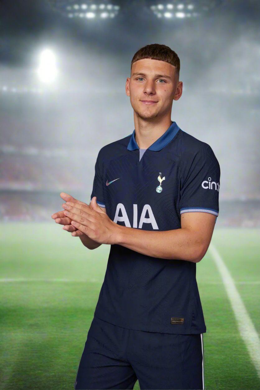 Tottenham Hotspur 23-24 Away Shirt model