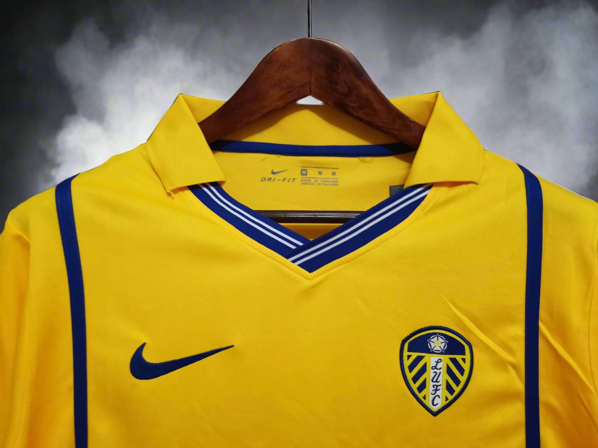 Leeds United 00-02 Away Shirt collar