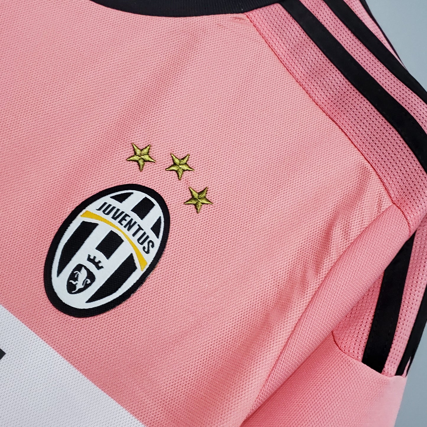 Juventus 15-16 Away Retro Shirt crest