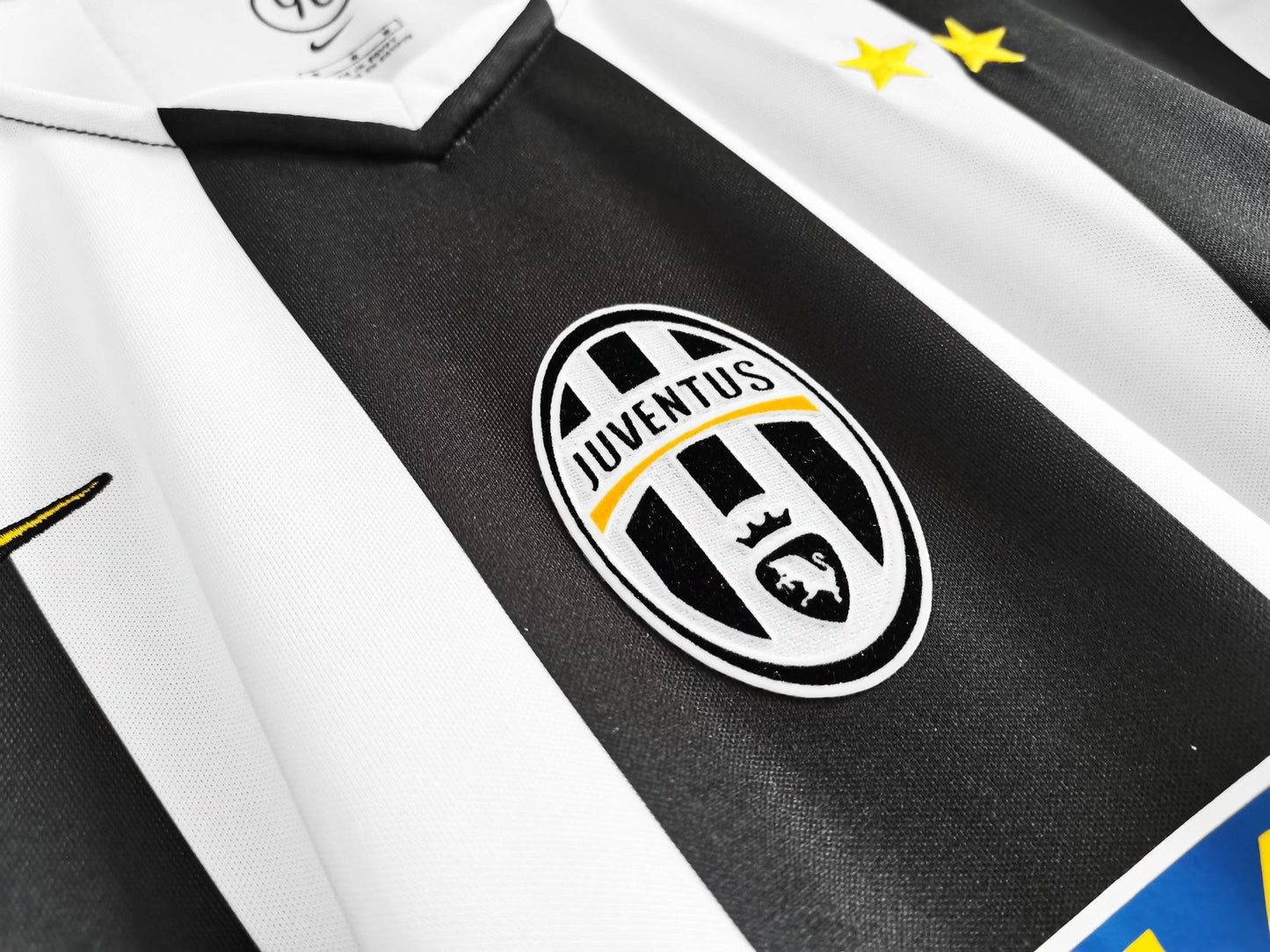 Juventus 04-05 Home Retro Shirt crest