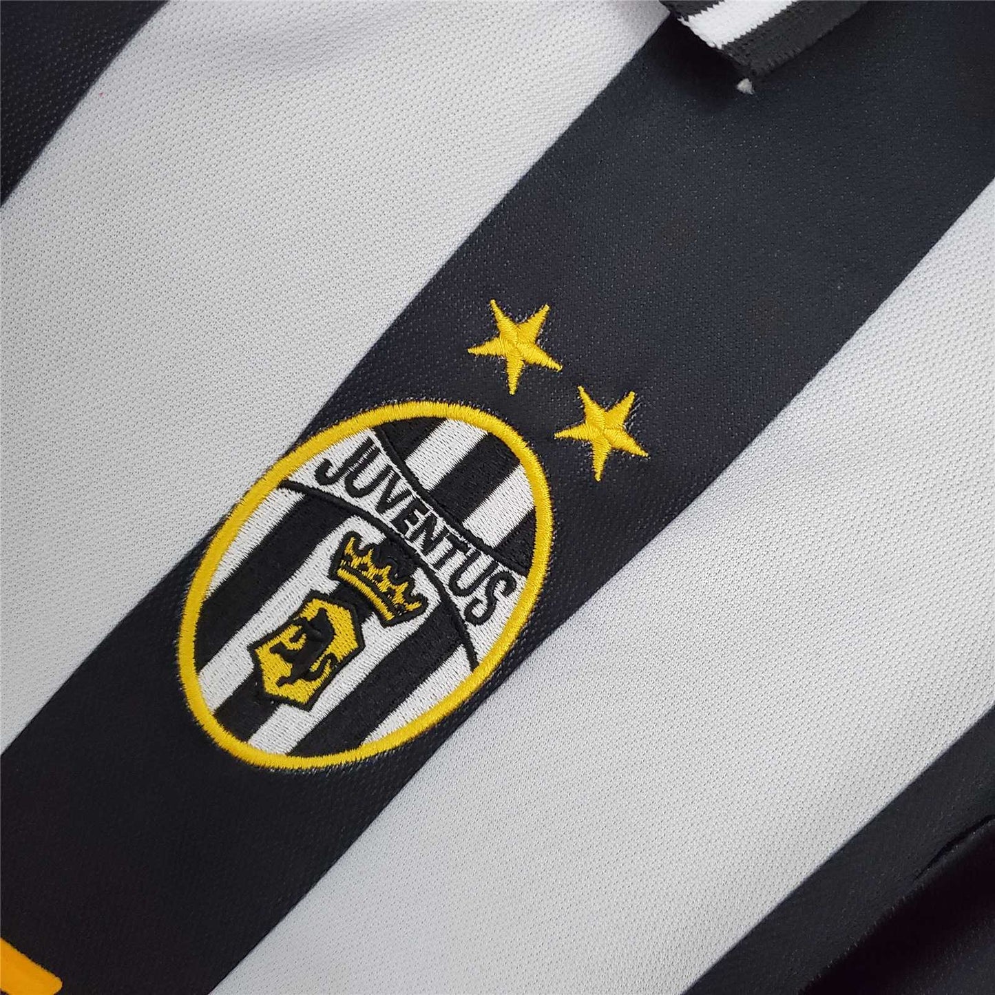 Juventus 01-02 Home Retro Shirt crest