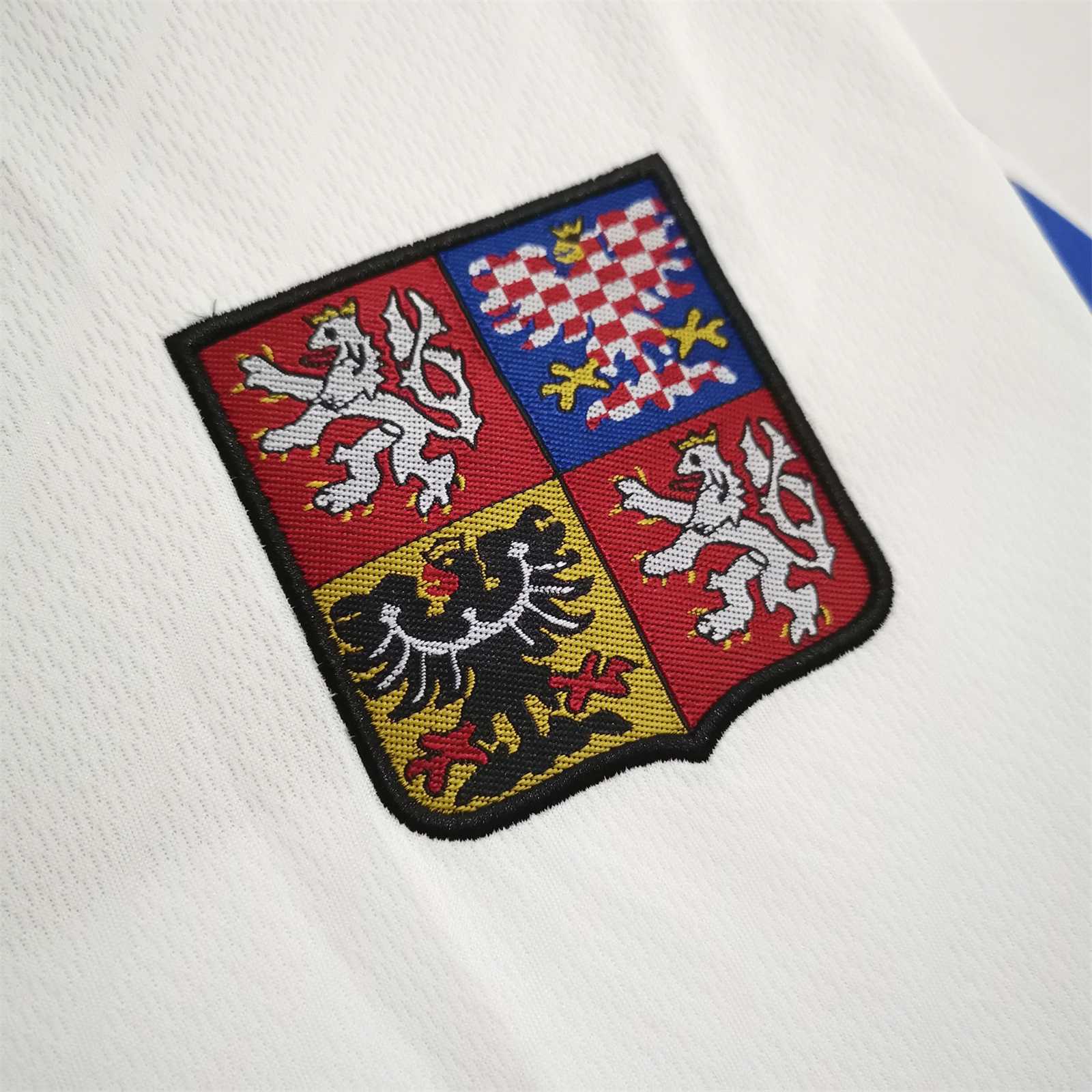 Czech Republic 96-98 Away Retro Shirt crest