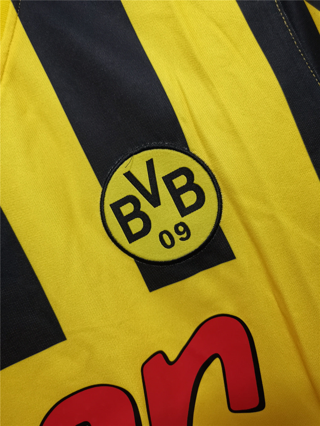 Borussia Dortmund 00-01 Home Retro Shirt crest