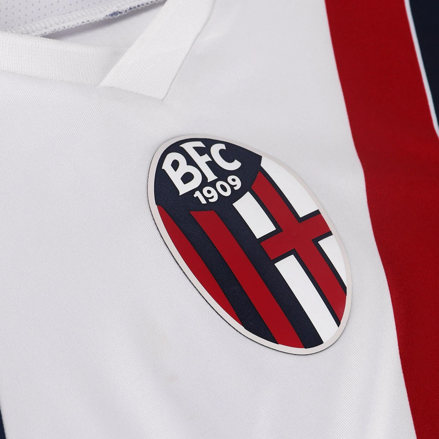 Bologna 23-24 Away Shirt crest