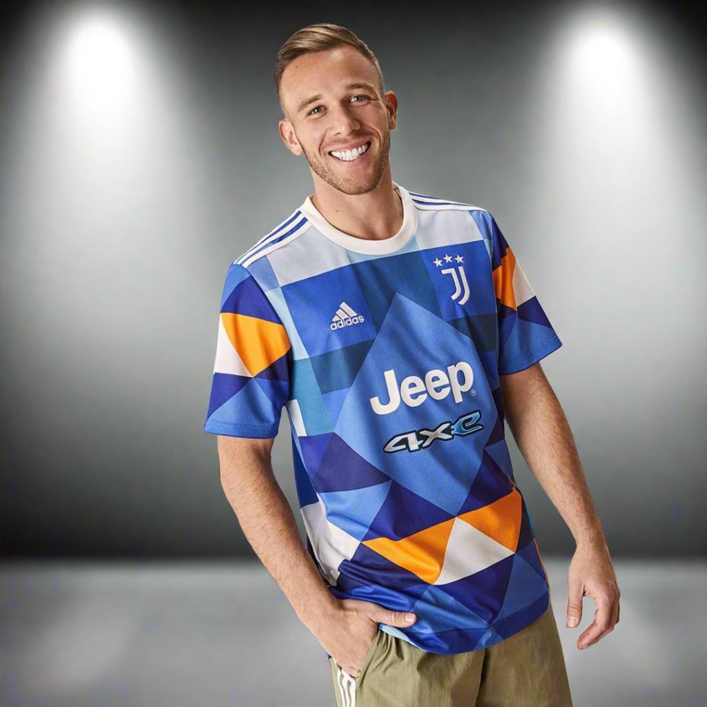 Juventus 22-23 4th Shirt model