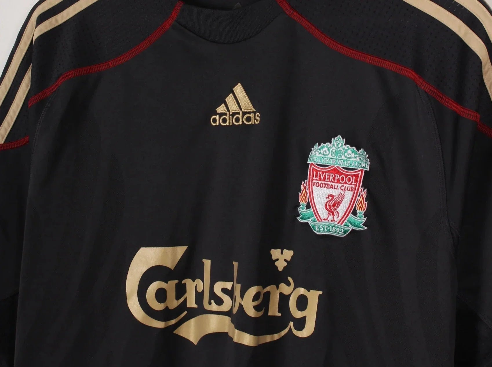 Liverpool 09-10 Away Shirt sponsor