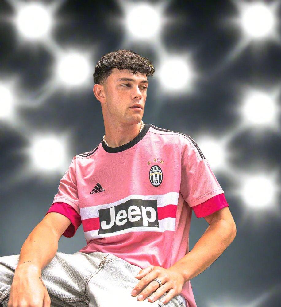 Juventus 15-16 Away Retro Shirt model