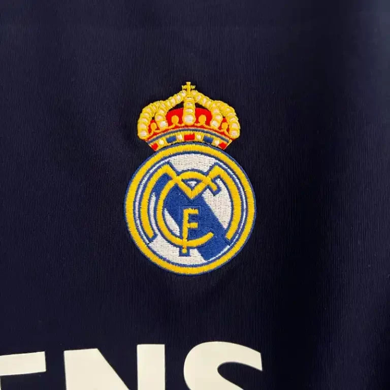 Real Madrid 04-05 Away Retro Shirt crest