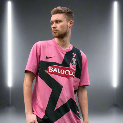 Juventus 11-12 Away Retro Shirt model