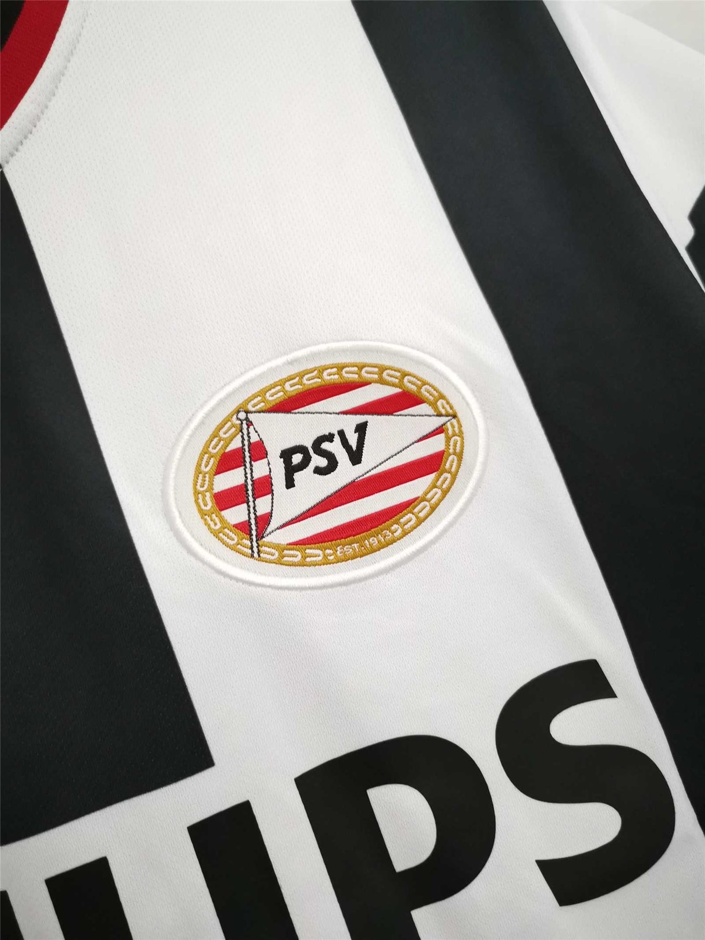 PSV Eindhoven 98-99 Away Retro Shirt crest