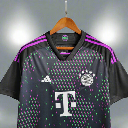 Bayern Munich 23-24 Away Shirt sponsor