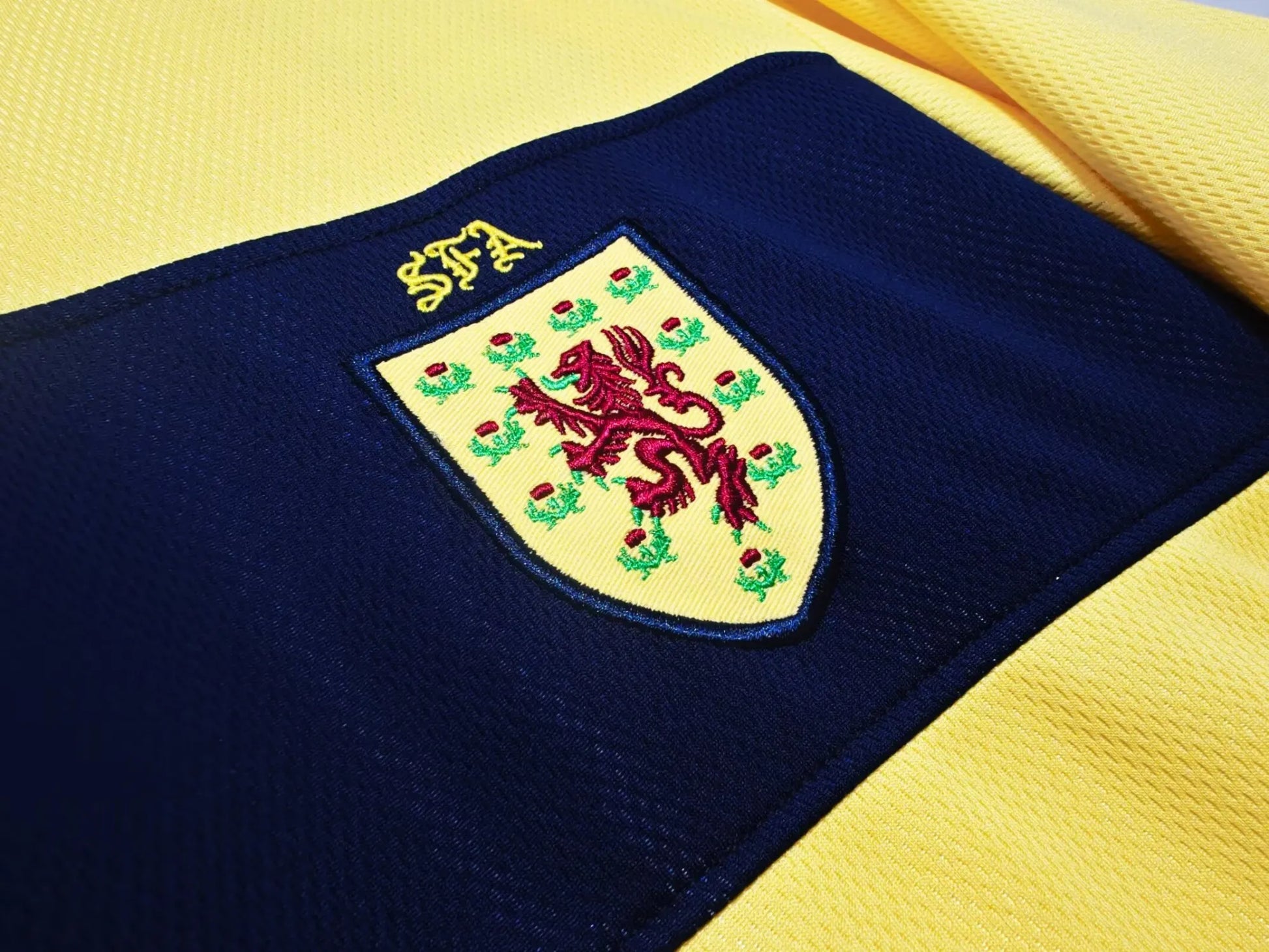 Scotland 02-03 Away Retro Shirt crest