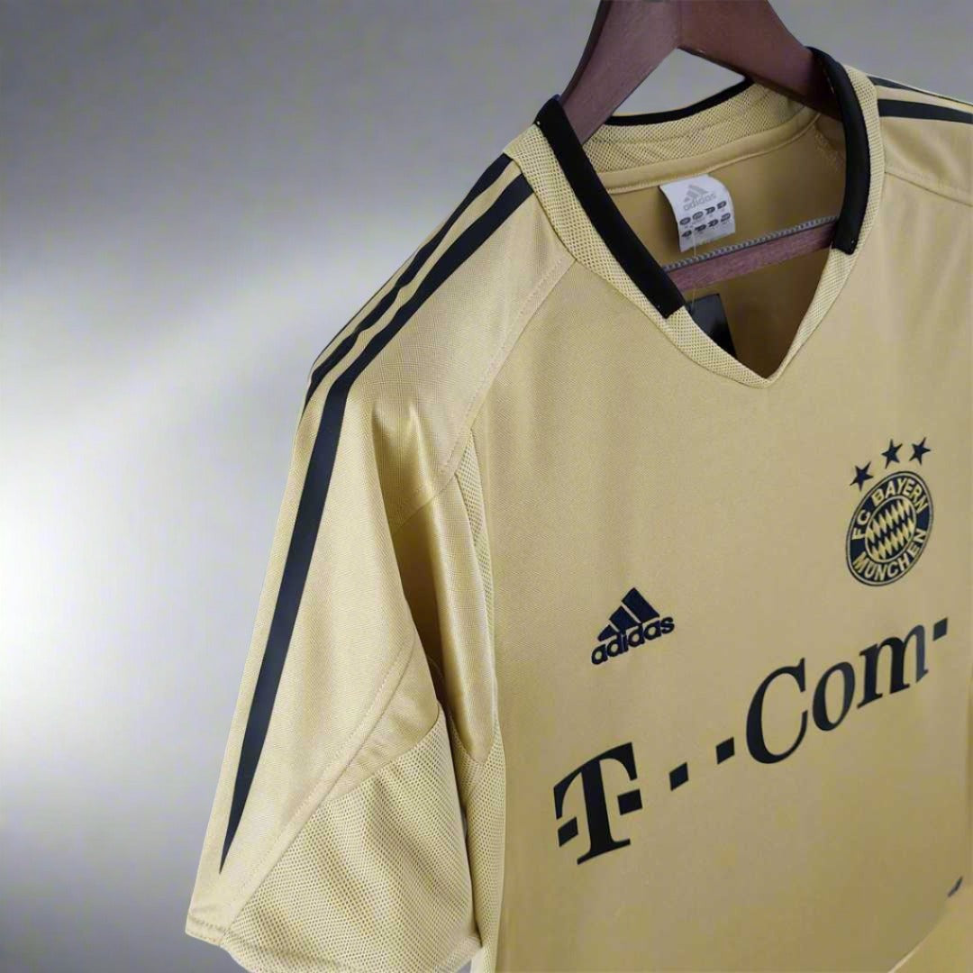 Bayern Munich 04-06 Away Retro Shirt side