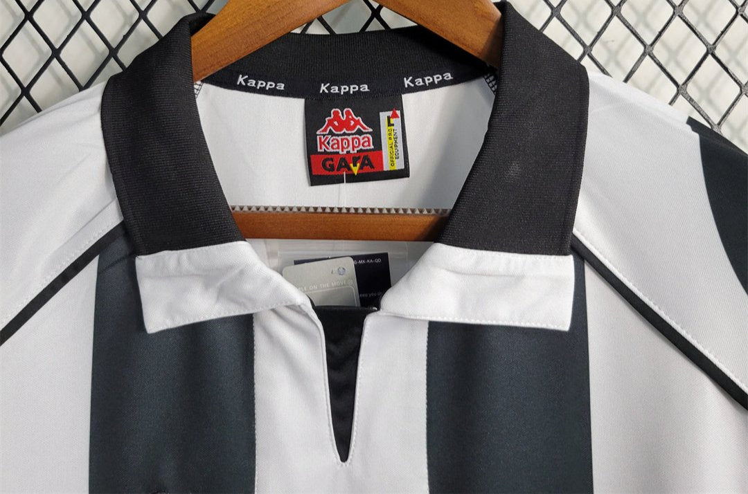 Juventus 97-98 Home Retro Shirt collar