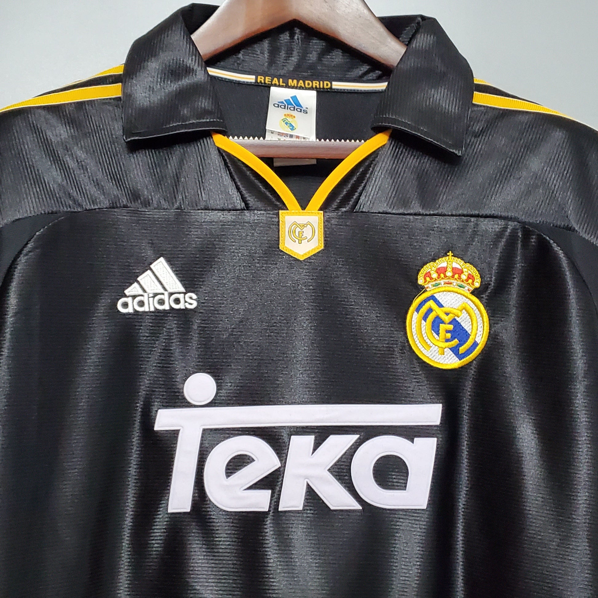 Real Madrid 99-01 Away Retro Shirt sponsor