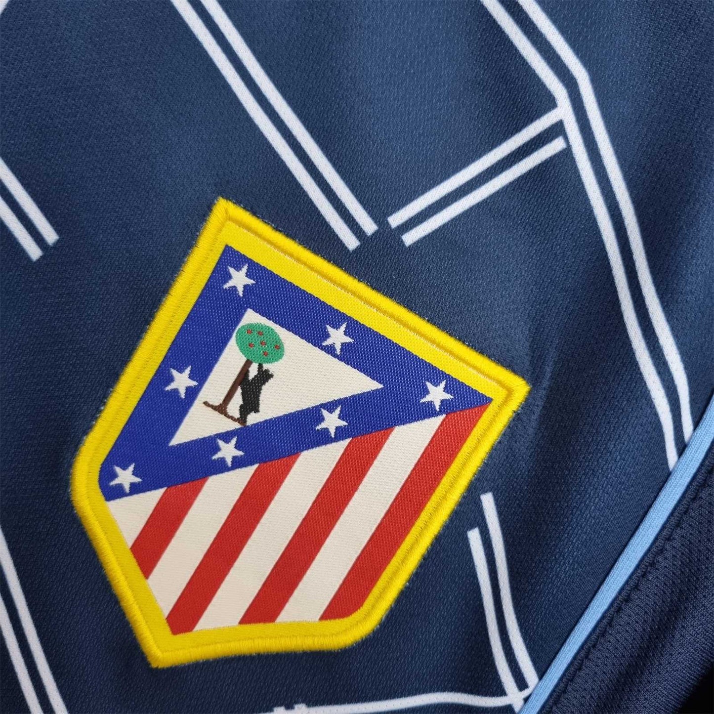 Atletico Madrid 04-05 Away Retro Shirt badge