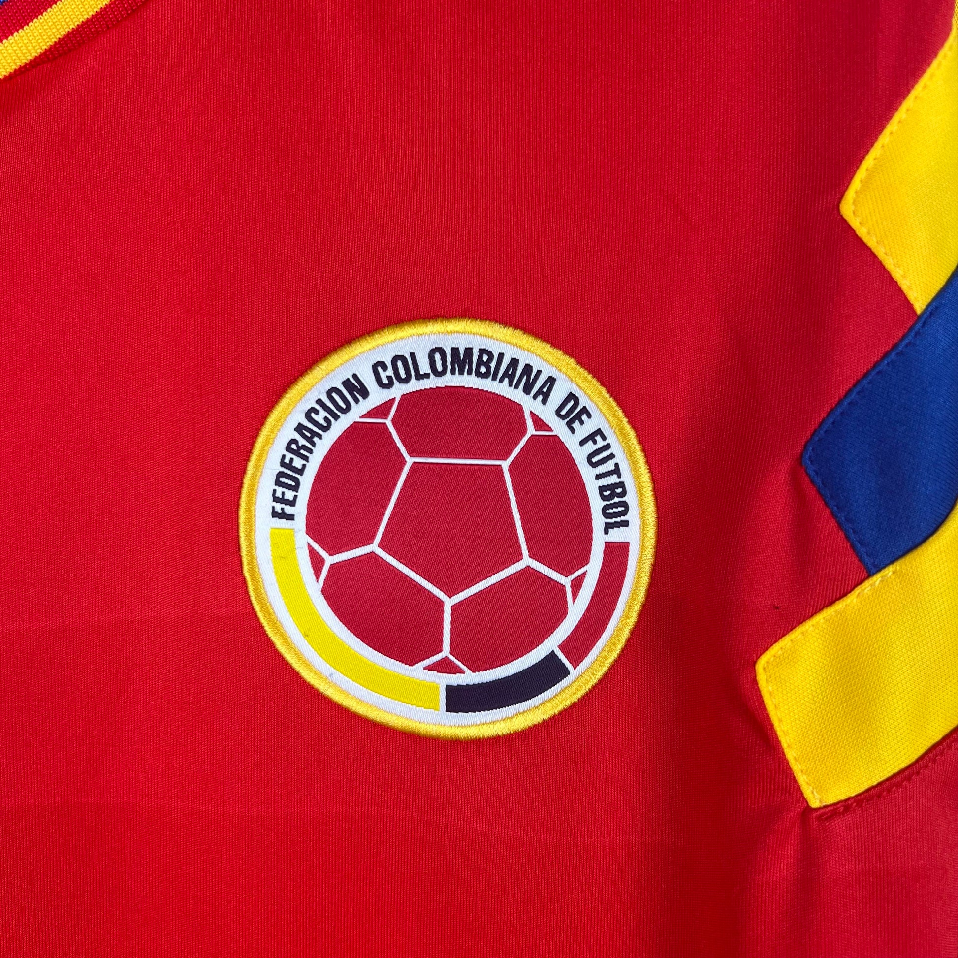 Colombia 90-91 Home Retro Shirt crest