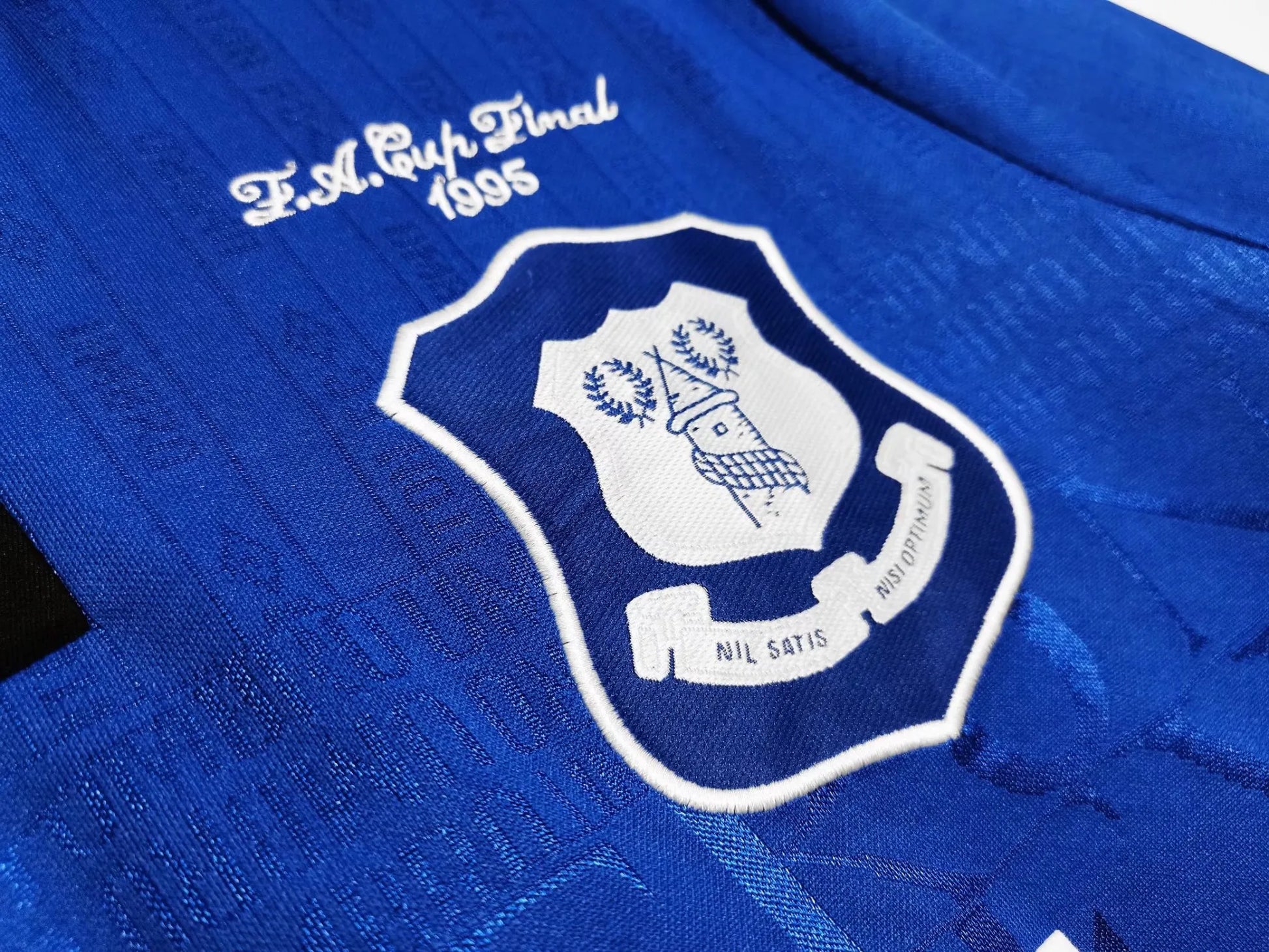 Everton 95-96 Home Shirt badge