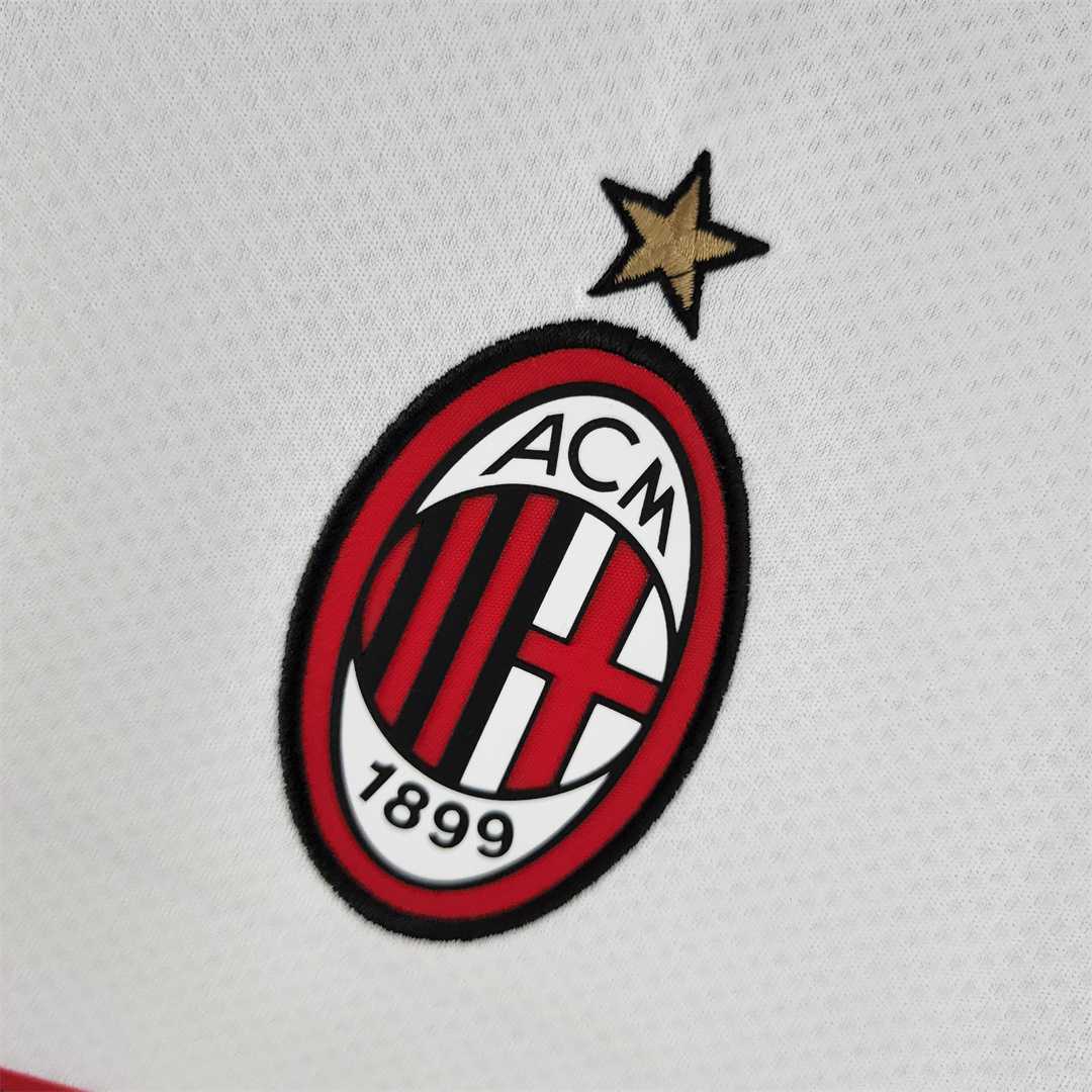 AC Milan 22-23 Away Shirt crest