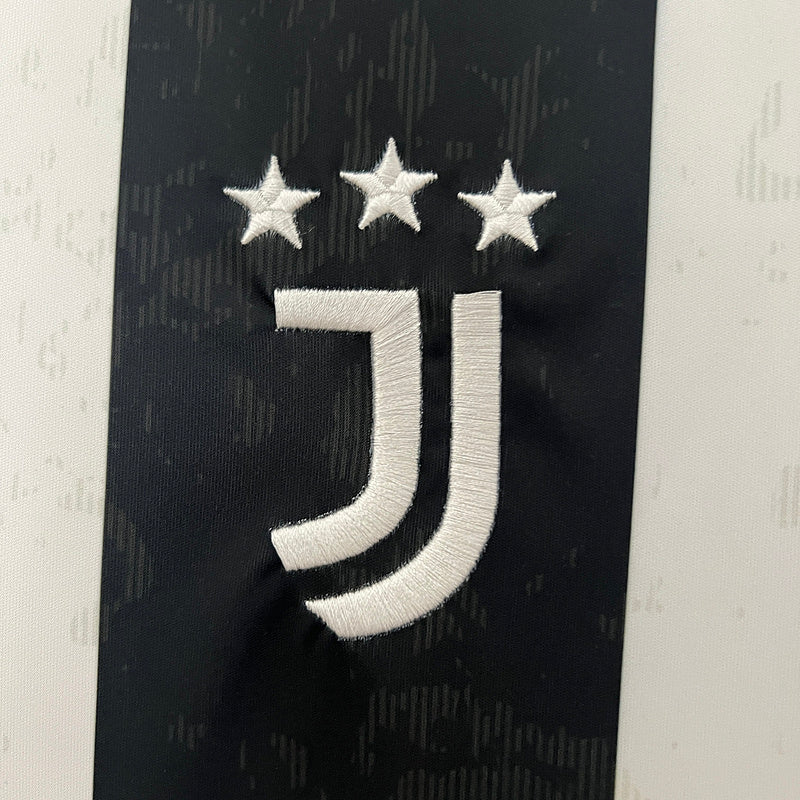 Juventus 24-25 Home Shirt crest