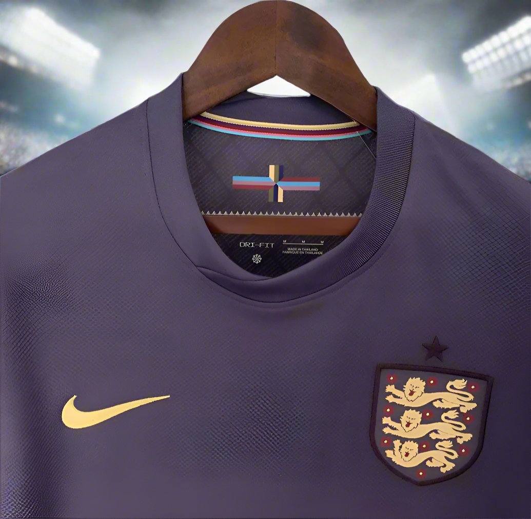 England 24-25 Away Shirt collar