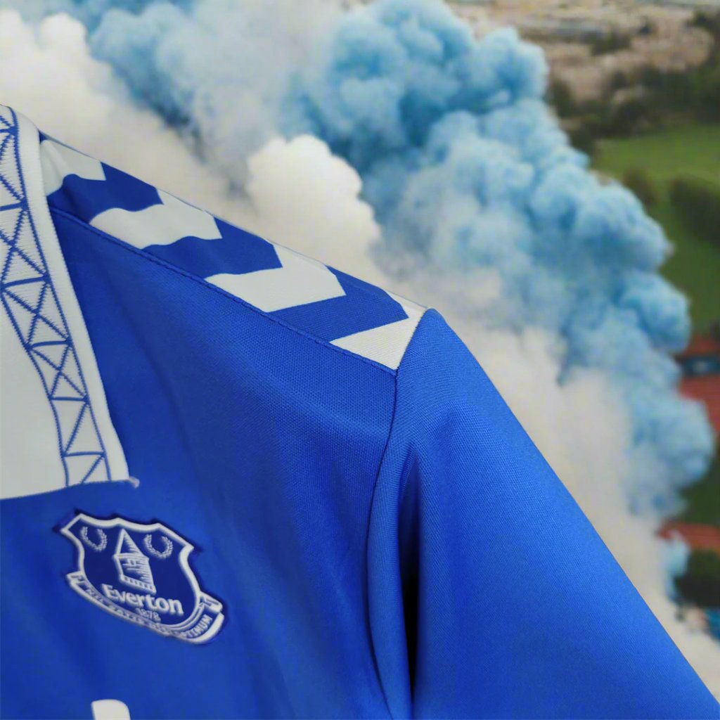 Everton 23-24 Home Shirt shoulder