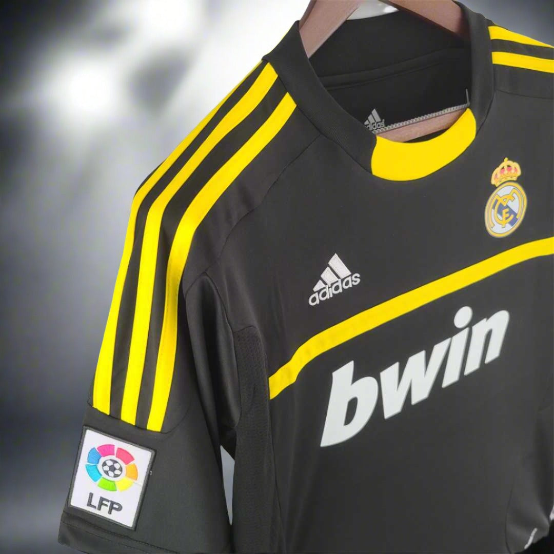 Real Madrid 05-06 Goalkeeper Retro Shirt Black side