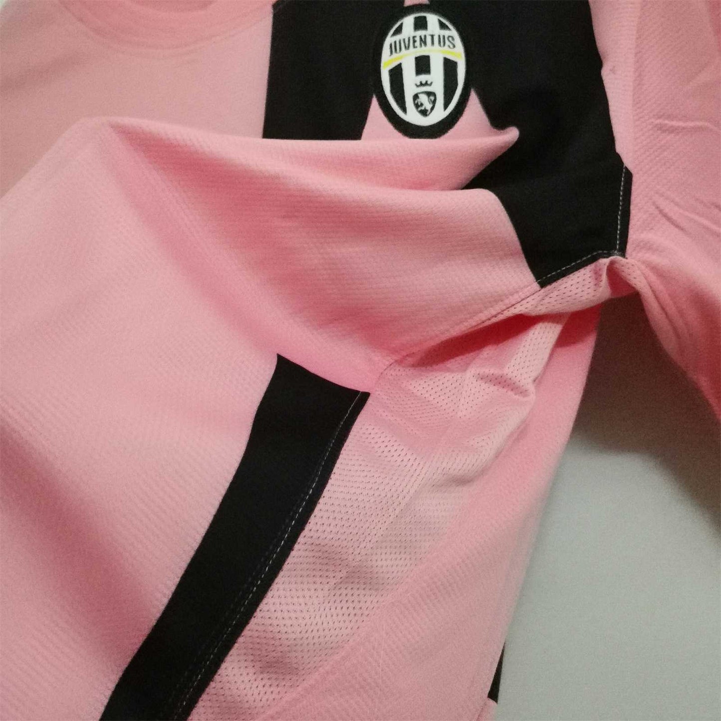 Juventus 11-12 Away Retro Shirt side