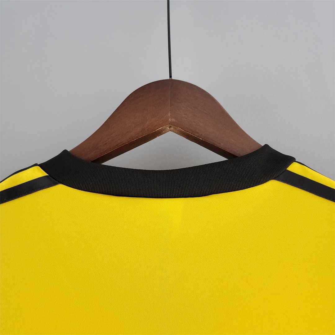 Borussia Dortmund DFB-Pokal Final Retro Shirt collar