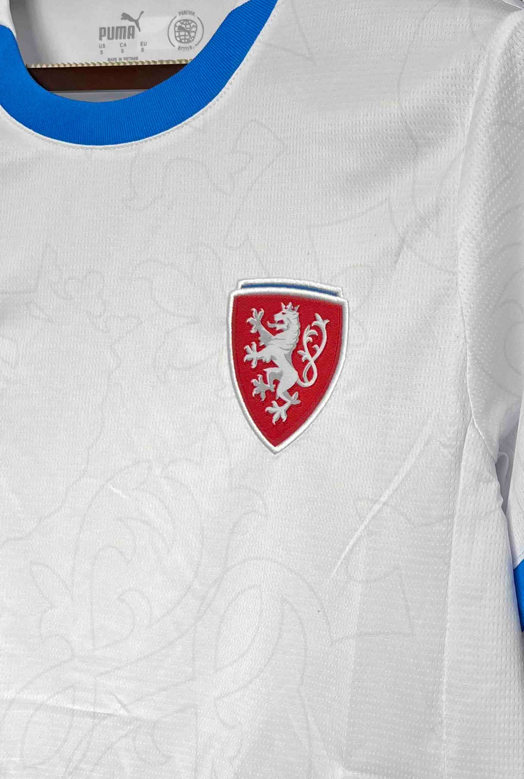 Czech Republic 24-25 Away Shirt crest