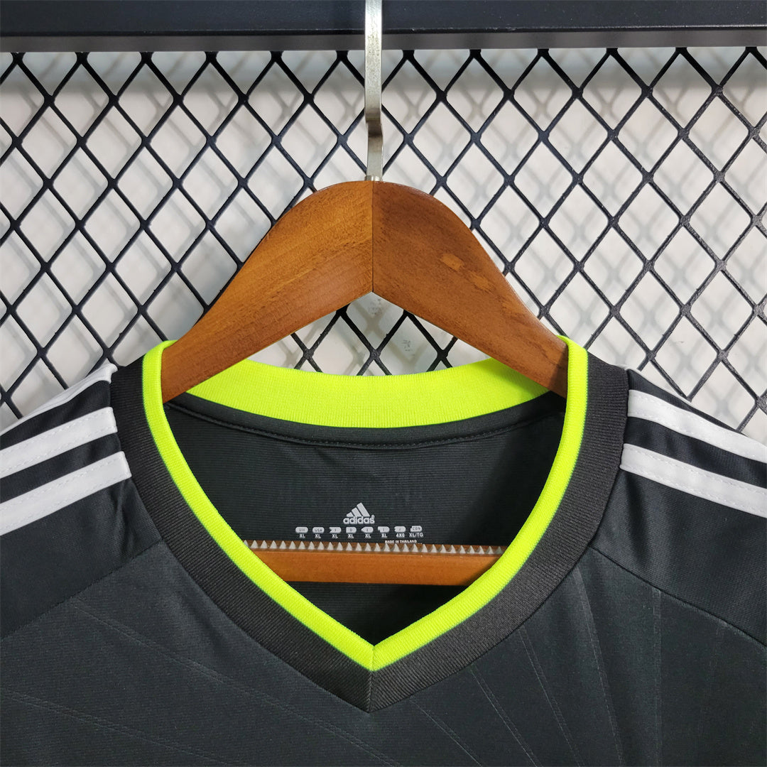 Real Madrid 10-11 Away Retro Shirt collar