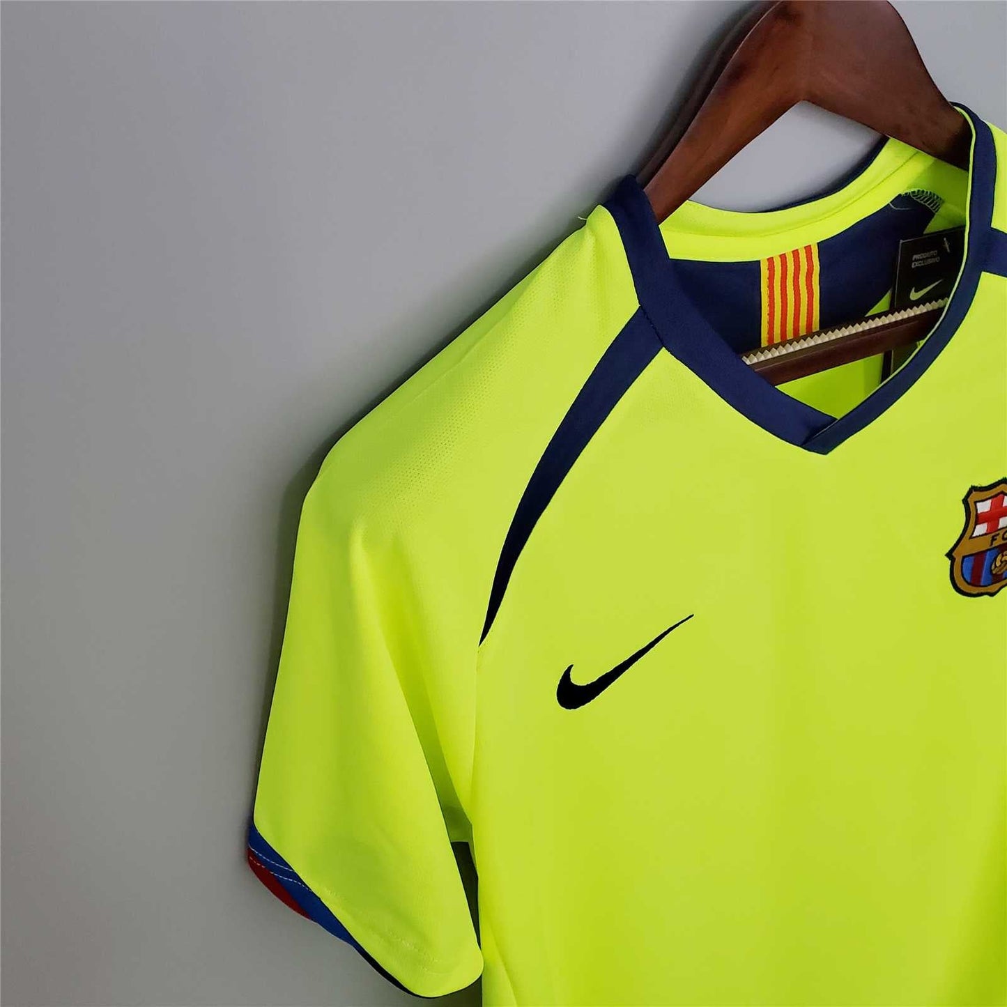 Barcelona 05-06 Away Retro Shirt side